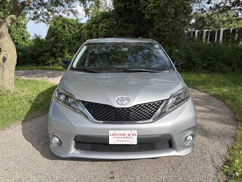 Used 2017 Toyota Sienna SE w/ SE Preferred Package FWD image 8