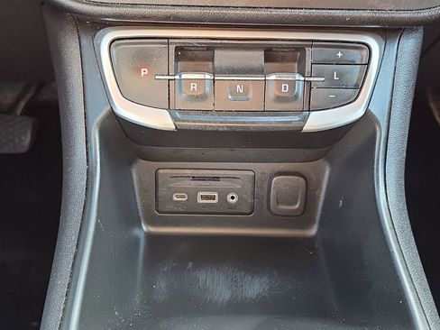 Used 2022 GMC Terrain SLT image 32