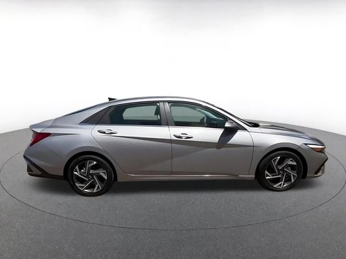 Used 2025 Hyundai Elantra SEL FWD image 16