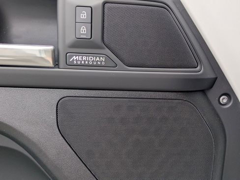 New 2026 Land Rover Defender 110 X-Dynamic SE image 28