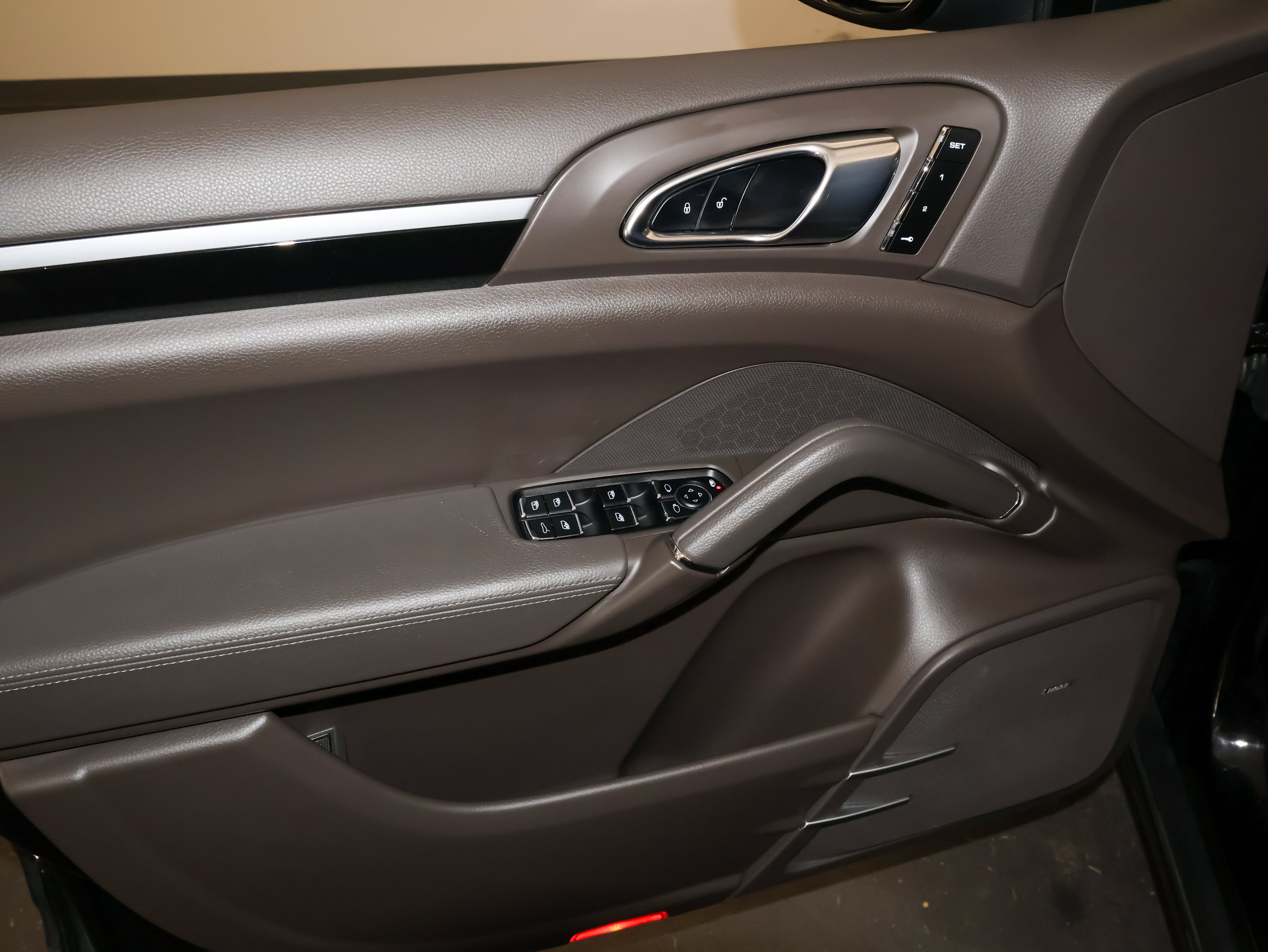 Used 2018 Porsche Cayenne Platinum Edition AWD/4WD image 19