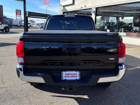 Used 2017 Toyota Tacoma TRD Off-Road image 5