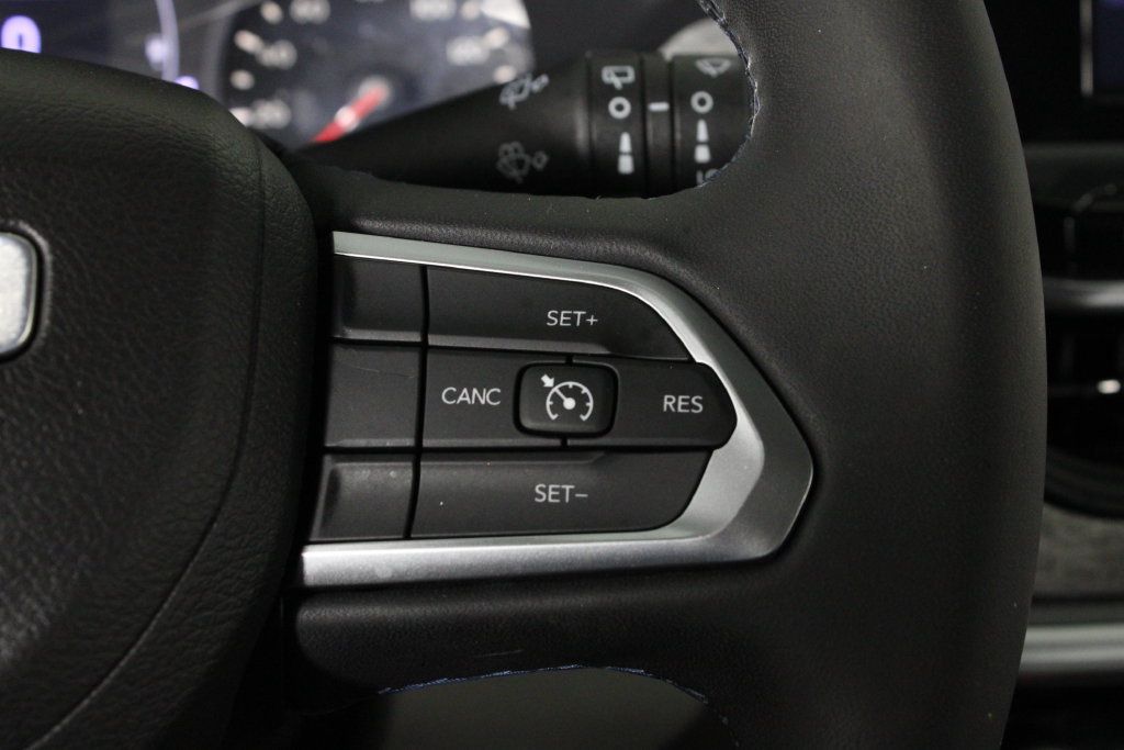 Used 2022 Jeep Compass Latitude FWD image 25
