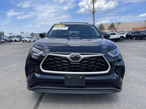 Certified 2023 Toyota Highlander L image 5