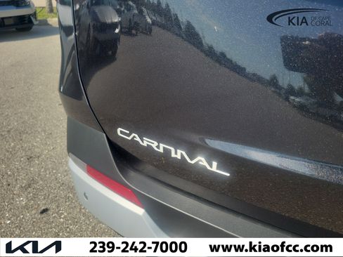 New 2026 Kia Carnival EX FWD image 11