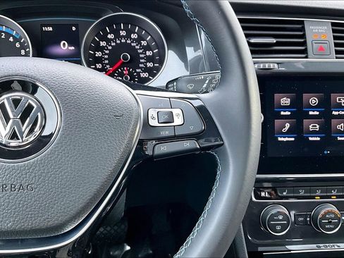 Used 2019 Volkswagen e-Golf SE image 26