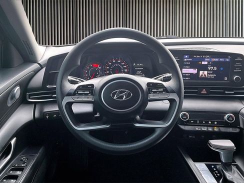 Used 2023 Hyundai Elantra SEL w/ Cargo Package image 5