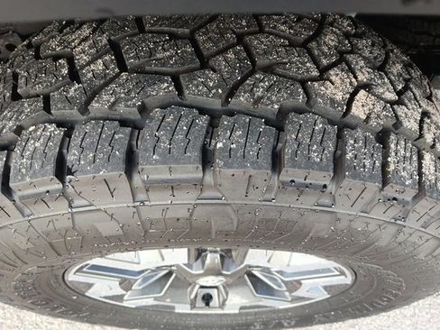 Used 2018 Toyota Tacoma TRD Off-Road image 16