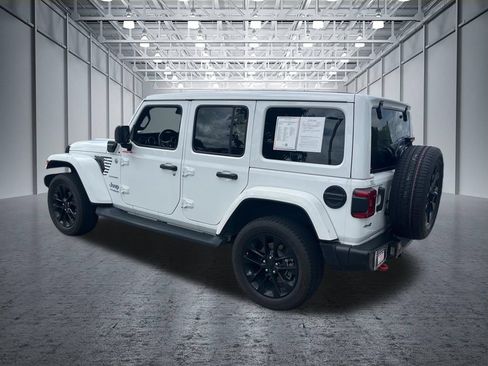 Used 2022 Jeep Wrangler Unlimited Sahara w/ Cold Weather Group AWD/4WD image 5