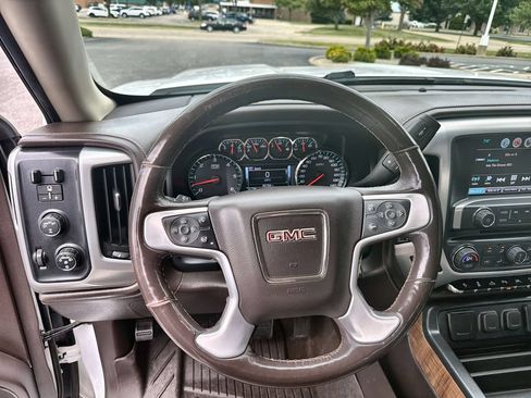 Used 2018 GMC Sierra 1500 SLT AWD/4WD image 11