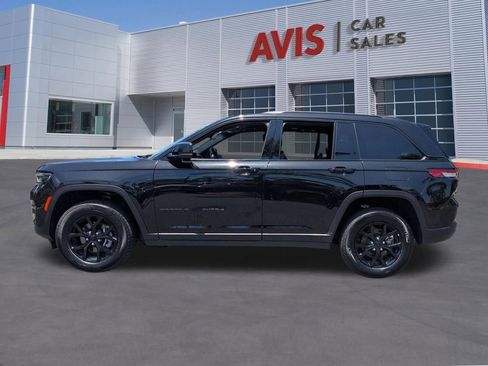 Used 2025 Jeep Grand Cherokee Altitude AWD/4WD image 10