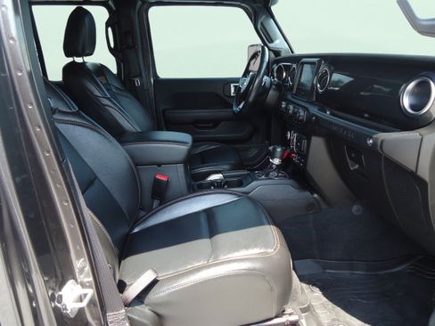 Used 2021 Jeep Wrangler Unlimited Rubicon w/ Dual Top Group AWD/4WD image 30