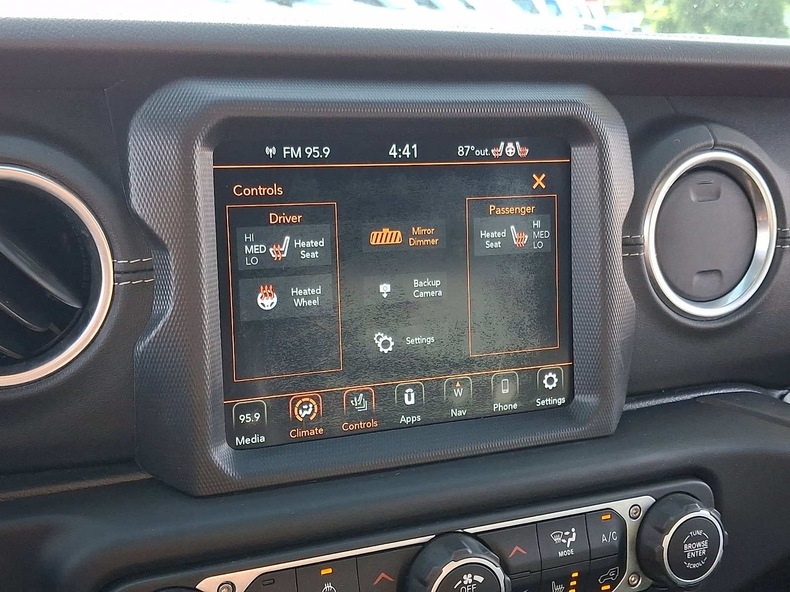 Used 2020 Jeep Wrangler Unlimited Sahara AWD/4WD image 17
