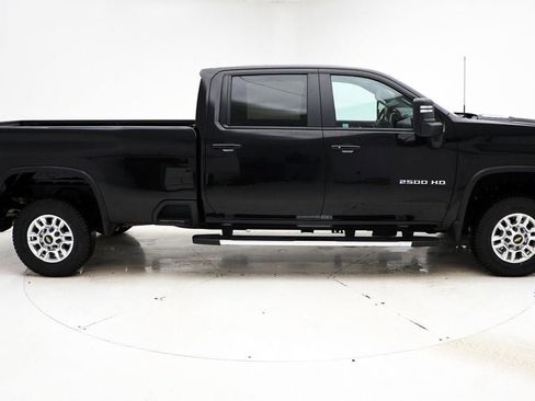 Used 2025 Chevrolet Silverado 2500 LT w/ Convenience Package AWD/4WD image 3
