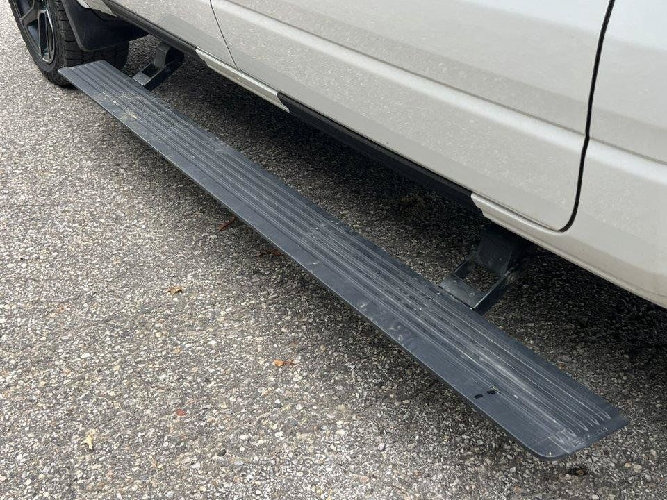 Used 2025 RAM 1500 Laramie w/ Night Edition AWD/4WD image 9