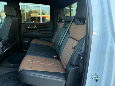 Used 2024 Chevrolet Silverado 1500 High Country w/ Technology Package image 27