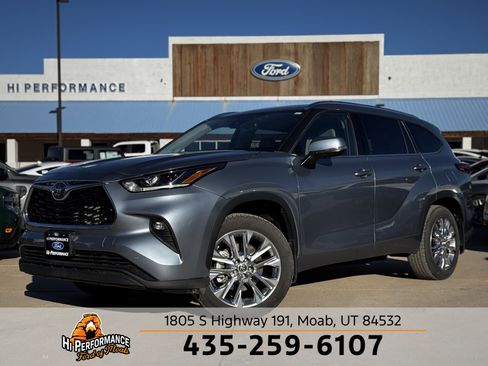 Used 2023 Toyota Highlander Limited image 1