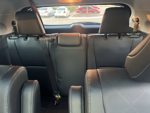 Used 2025 Toyota Highlander Platinum image 17
