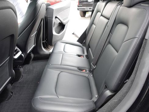 Used 2024 Tesla Model Y Long Range image 15