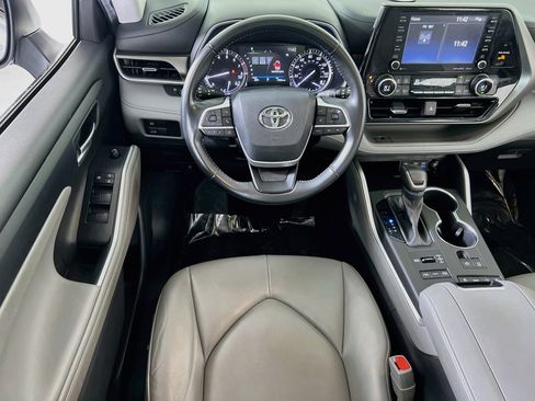 Used 2022 Toyota Highlander XLE image 22