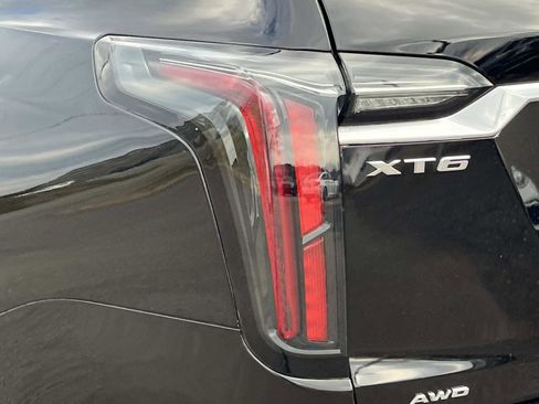 Used 2022 Cadillac XT6 Sport w/ Platinum Package image 9