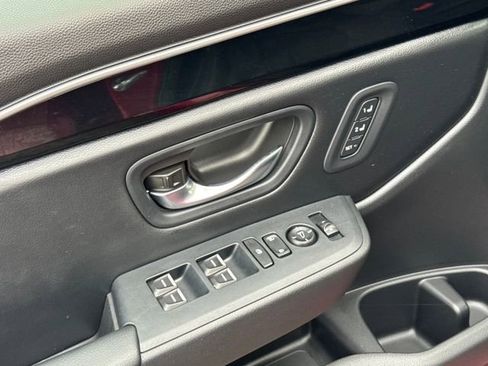 Certified 2025 Honda Pilot Touring image 5