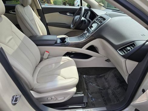 Used 2018 Lincoln MKX Select w/ Select Plus Package AWD/4WD image 22