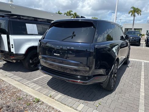 Used 2025 Land Rover Range Rover SE AWD/4WD image 4