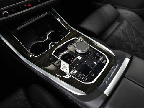 Used 2023 BMW X7 xDrive40i w/ M Sport Package AWD/4WD image 34