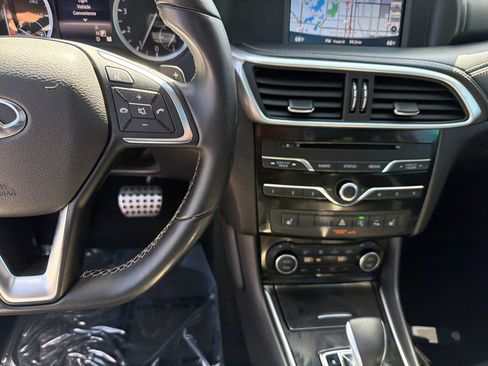 Used 2018 INFINITI QX30 Sport w/ Sport Leather Package image 16