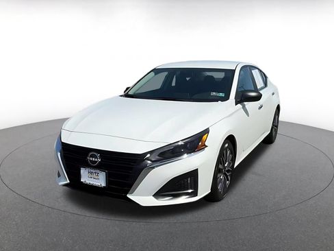 Used 2025 Nissan Altima 2.5 SV FWD image 5