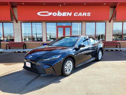 Used 2025 Toyota Camry LE image 1