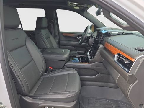 Used 2025 GMC Yukon Denali w/ Denali Reserve Package AWD/4WD image 11