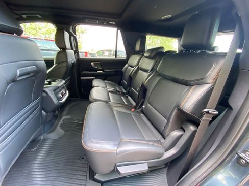 Used 2025 Ford Expedition Tremor AWD/4WD image 34