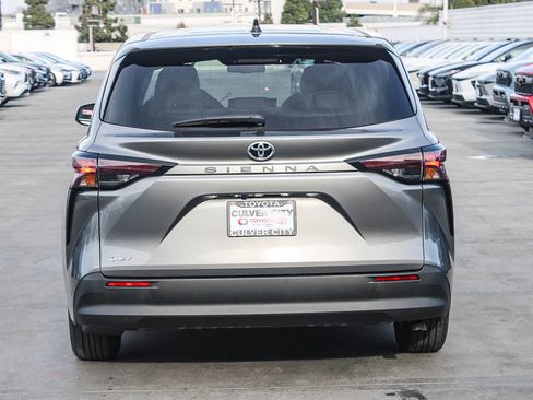New 2026 Toyota Sienna LE FWD image 8