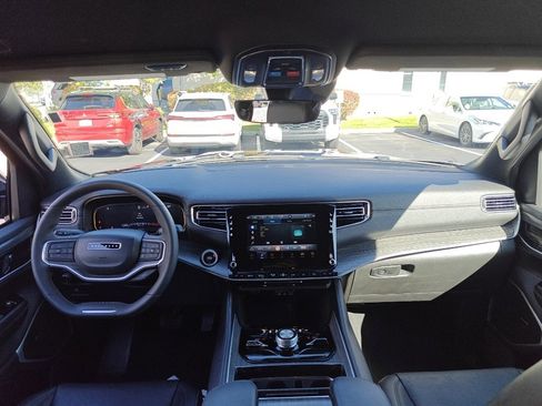 Used 2024 Jeep Wagoneer L Series III w/ Flexible Seating Group image 21