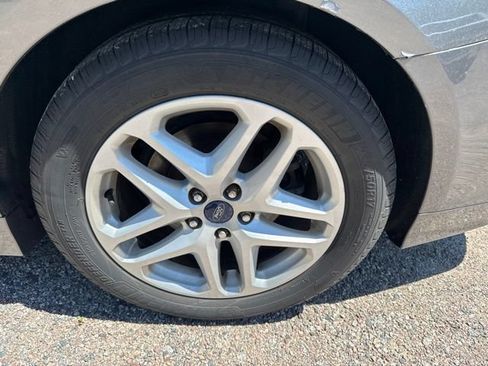 Used 2014 Ford Fusion SE FWD image 6