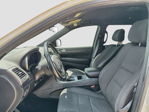 Used 2019 Jeep Grand Cherokee Laredo RWD image 10