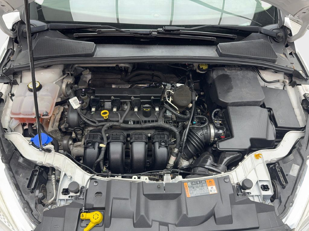 Used 2016 Ford Focus SE w/ SE Sport Package FWD image 17