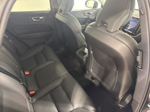 Used 2023 Volvo XC60 B5 Plus w/ Climate Package AWD/4WD image 16