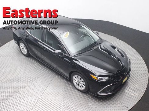 Used 2023 Toyota Camry LE image 3