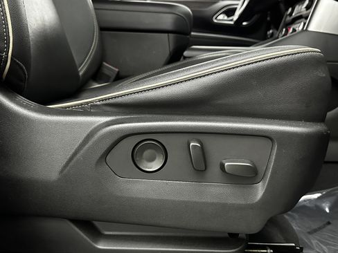 Used 2023 Chevrolet Suburban Premier image 37