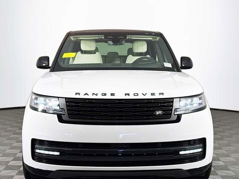 New 2025 Land Rover Range Rover SE image 2