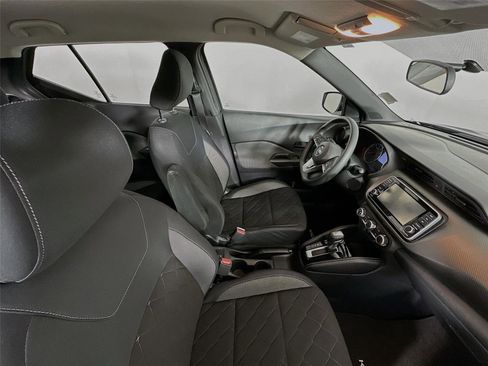 Used 2018 Nissan Kicks S FWD image 26