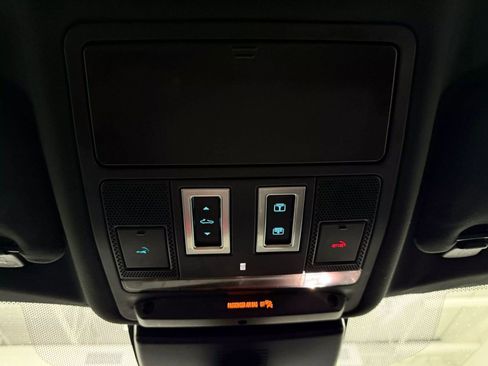 Used 2018 Jaguar XF S image 28