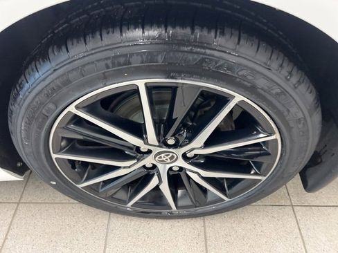 Used 2021 Toyota Camry SE w/ Cold Weather Package image 11