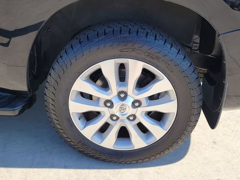 Used 2015 Toyota Sequoia Platinum w/ Preferred Accessory Package AWD/4WD image 17