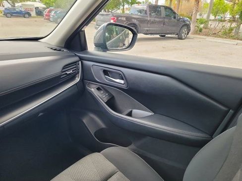 Certified 2025 Nissan Rogue SV FWD image 18