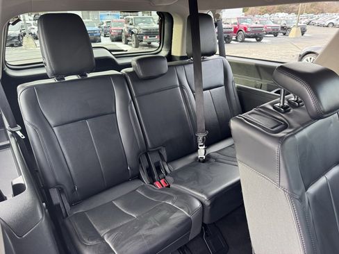 Used 2024 Ford Expedition Max XLT image 31