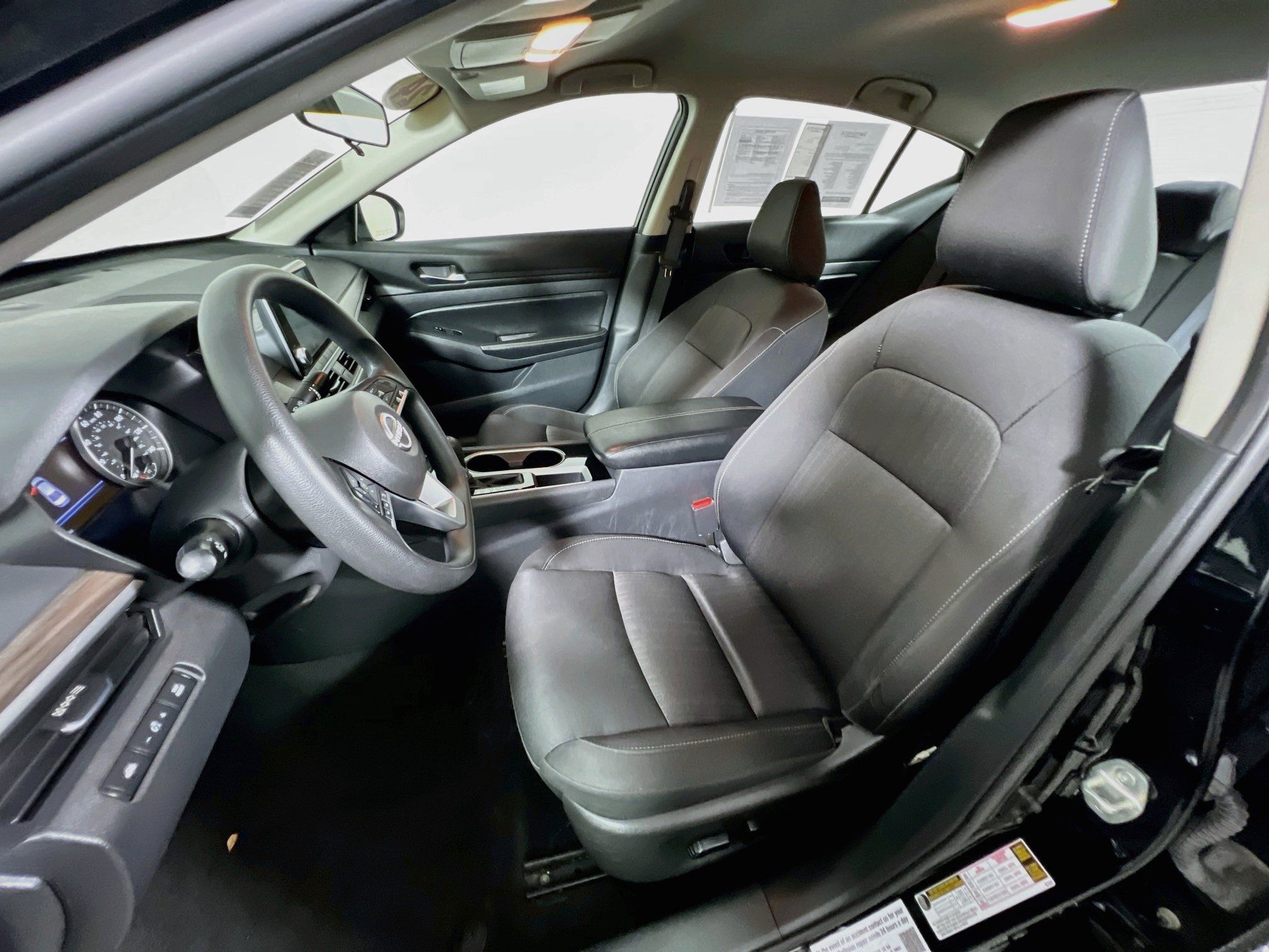 Used 2024 Nissan Altima 2.5 SV FWD image 14